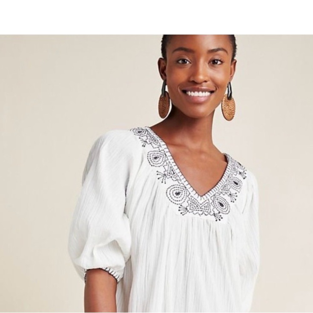 Velvet by Graham & Spencer White V-Neck Embroidered Tunic